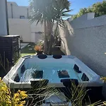 Contemporaine Avec Piscine Chauffee Proche Des Plages וילה
