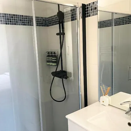 Contemporaine Avec Piscine Chauffée Proche Des Plages Sauvian