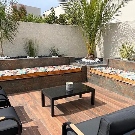 Contemporaine Avec Piscine Chauffée Proche Des Plages