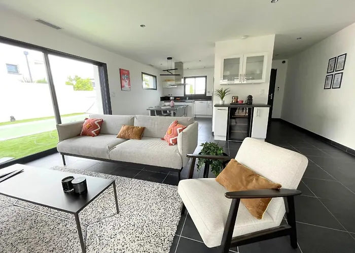 Contemporaine Avec Piscine Chauffee Proche Des Plages *