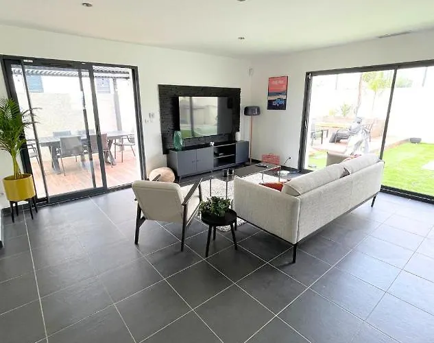 Contemporaine Avec Piscine Chauffee Proche Des Plages ヴィラ