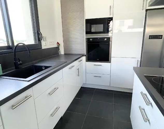 ヴィラ Contemporaine Avec Piscine Chauffee Proche Des Plages