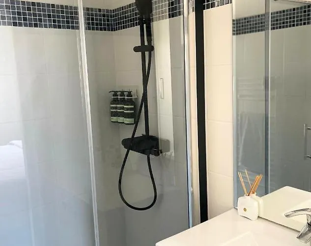 Contemporaine Avec Piscine Chauffee Proche Des Plages Sauvian