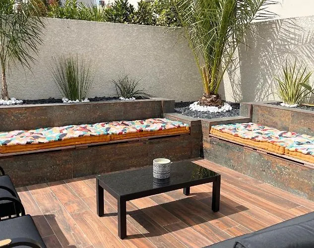 Contemporaine Avec Piscine Chauffee Proche Des Plages